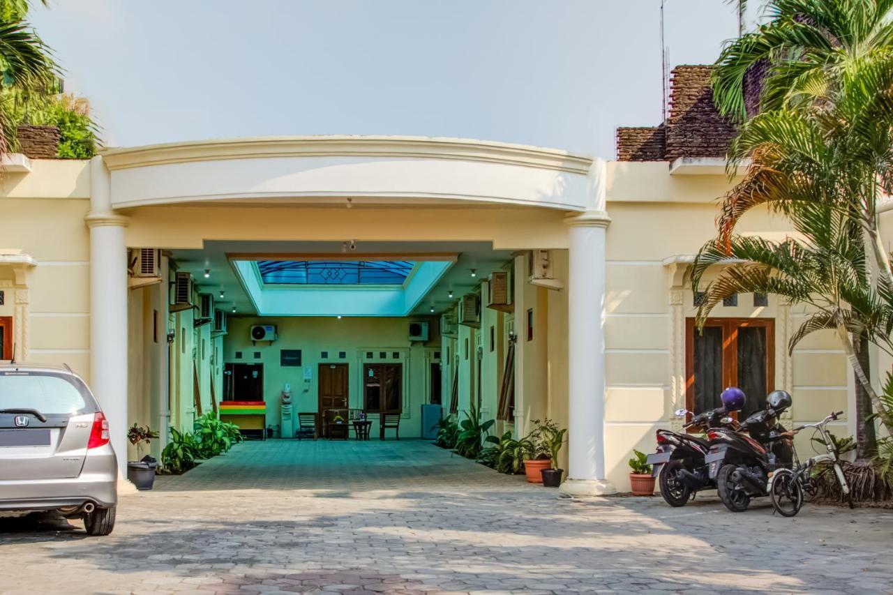 Oyo 3831 Pelangi Residence Syariah スラカルタ エクステリア 写真