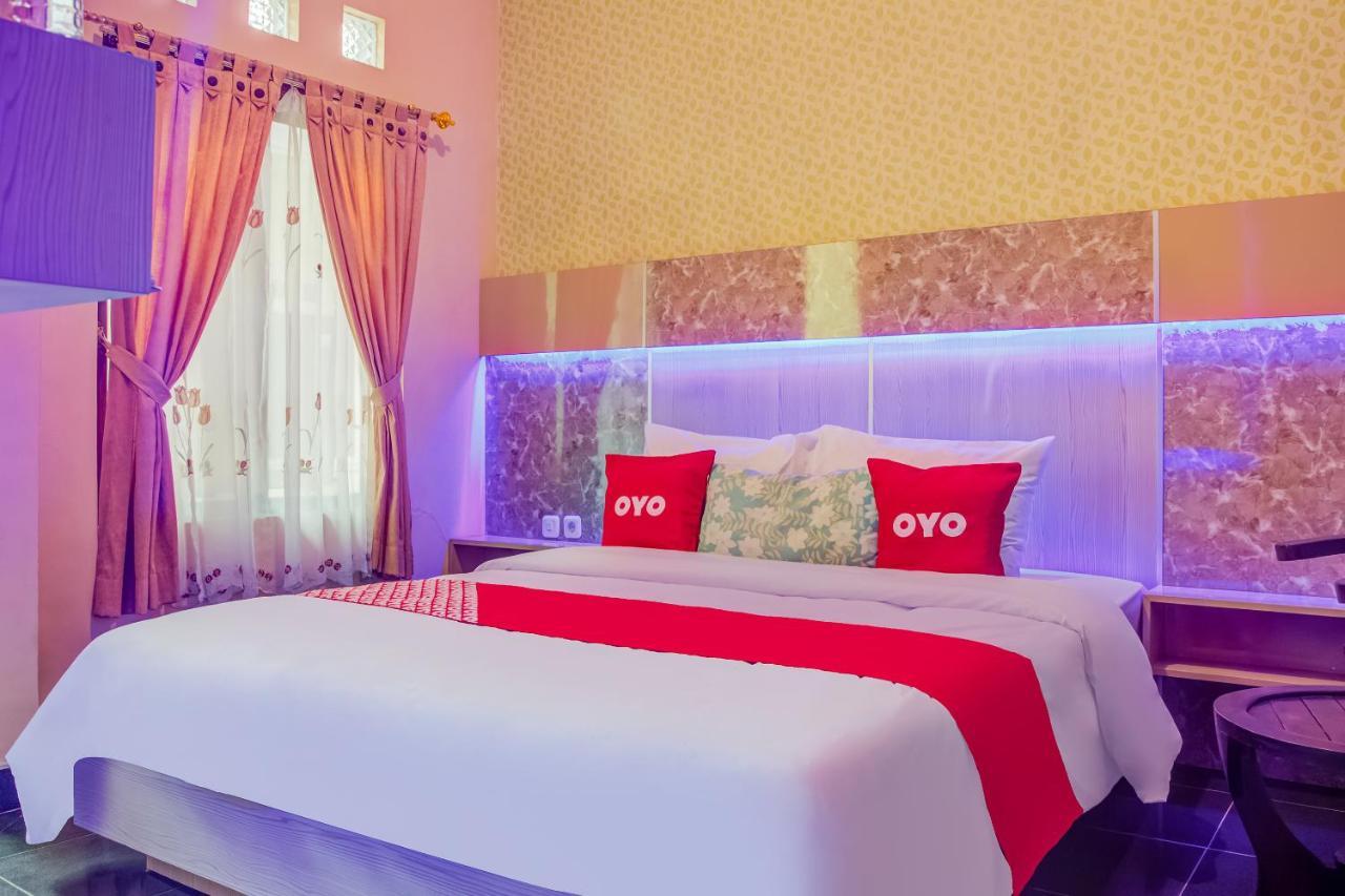 Oyo 3831 Pelangi Residence Syariah スラカルタ エクステリア 写真