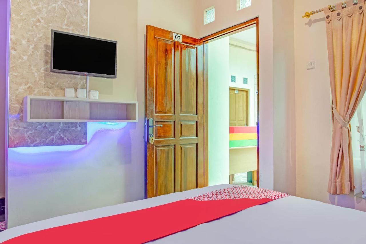 Oyo 3831 Pelangi Residence Syariah スラカルタ エクステリア 写真