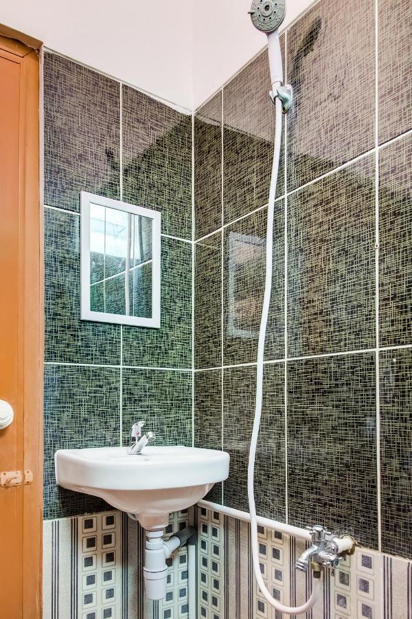 Oyo 3831 Pelangi Residence Syariah スラカルタ エクステリア 写真