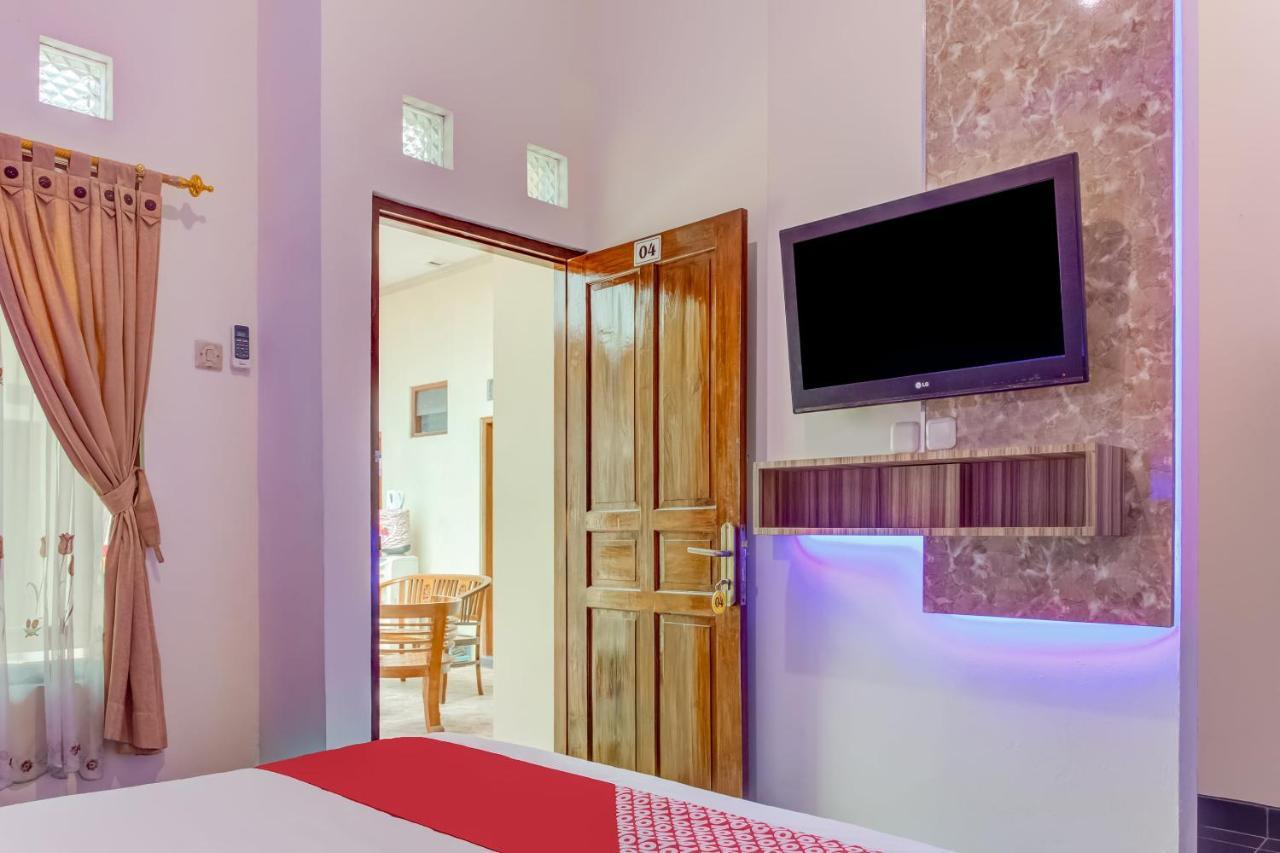 Oyo 3831 Pelangi Residence Syariah スラカルタ エクステリア 写真