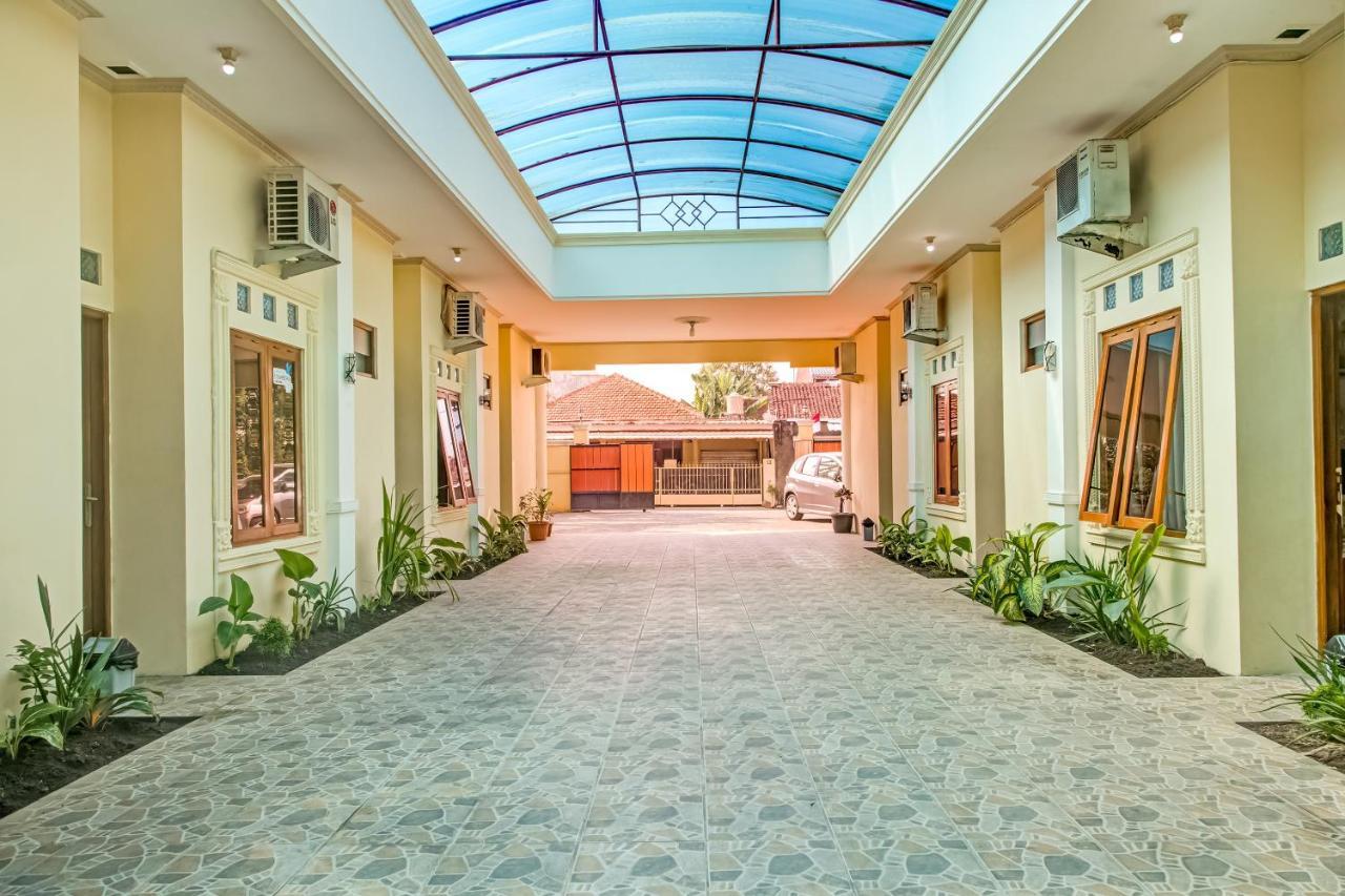Oyo 3831 Pelangi Residence Syariah スラカルタ エクステリア 写真