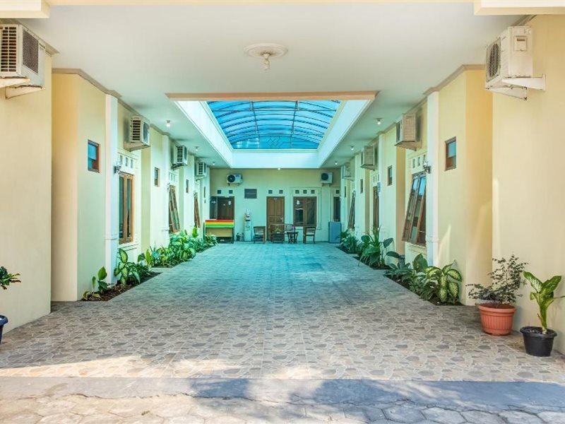 Oyo 3831 Pelangi Residence Syariah スラカルタ エクステリア 写真