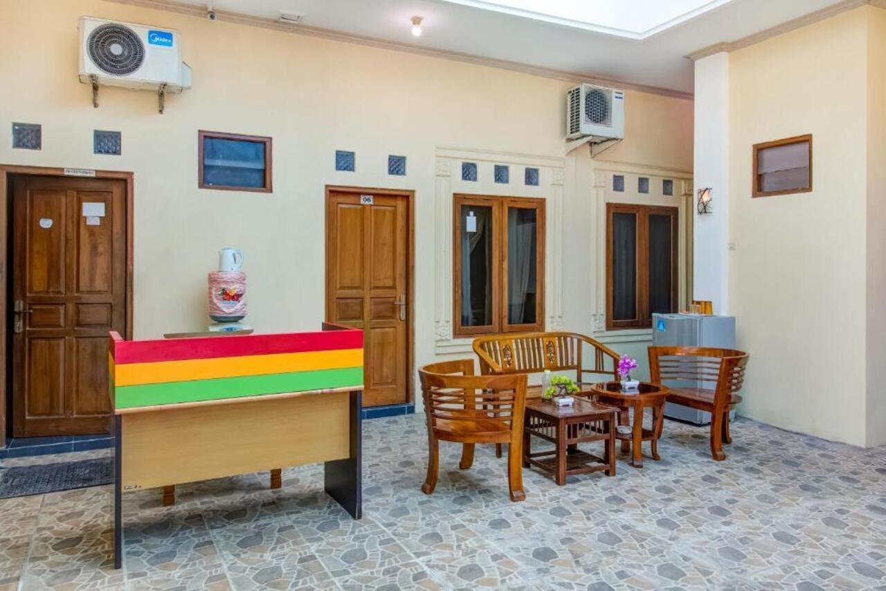 Oyo 3831 Pelangi Residence Syariah スラカルタ エクステリア 写真